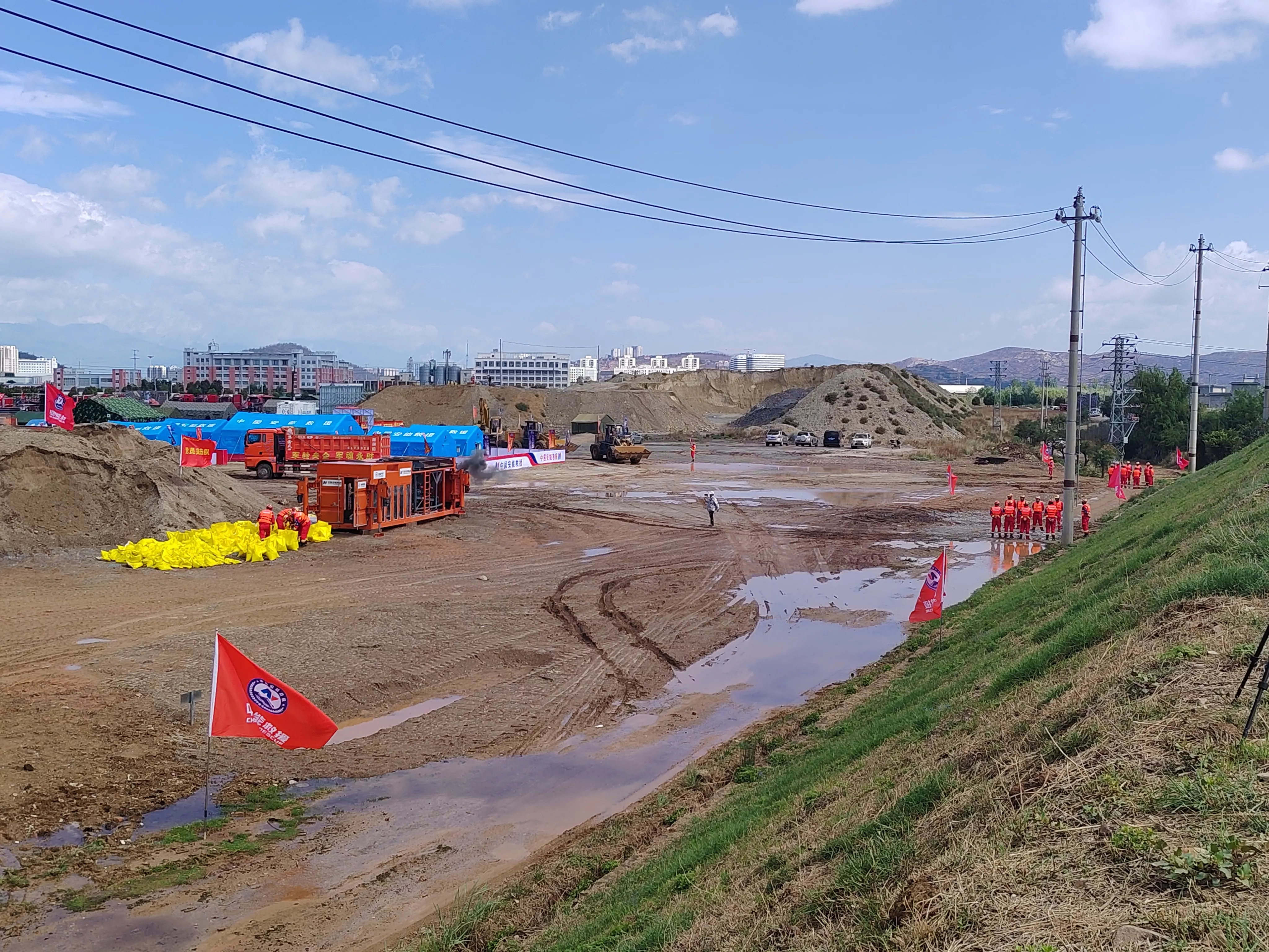 高山峡谷地区地震灾害空地一体化联合演习